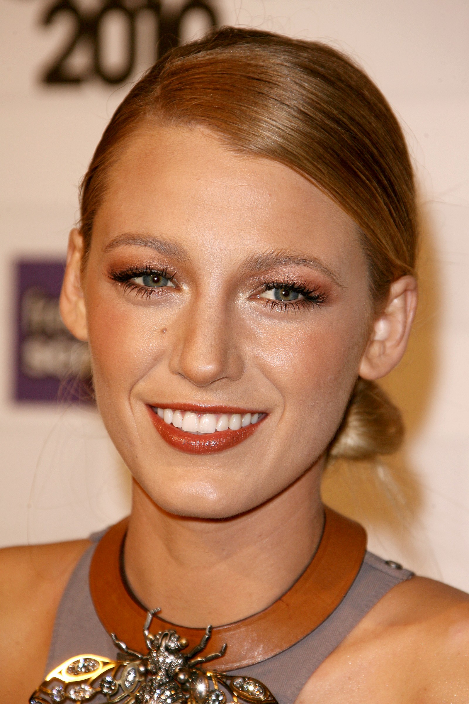 blake lively hairstyles-28